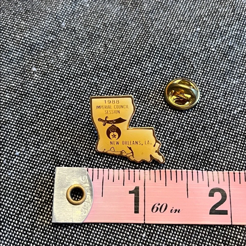 1988 New Orleans Louisiana Gold Lapel Pin